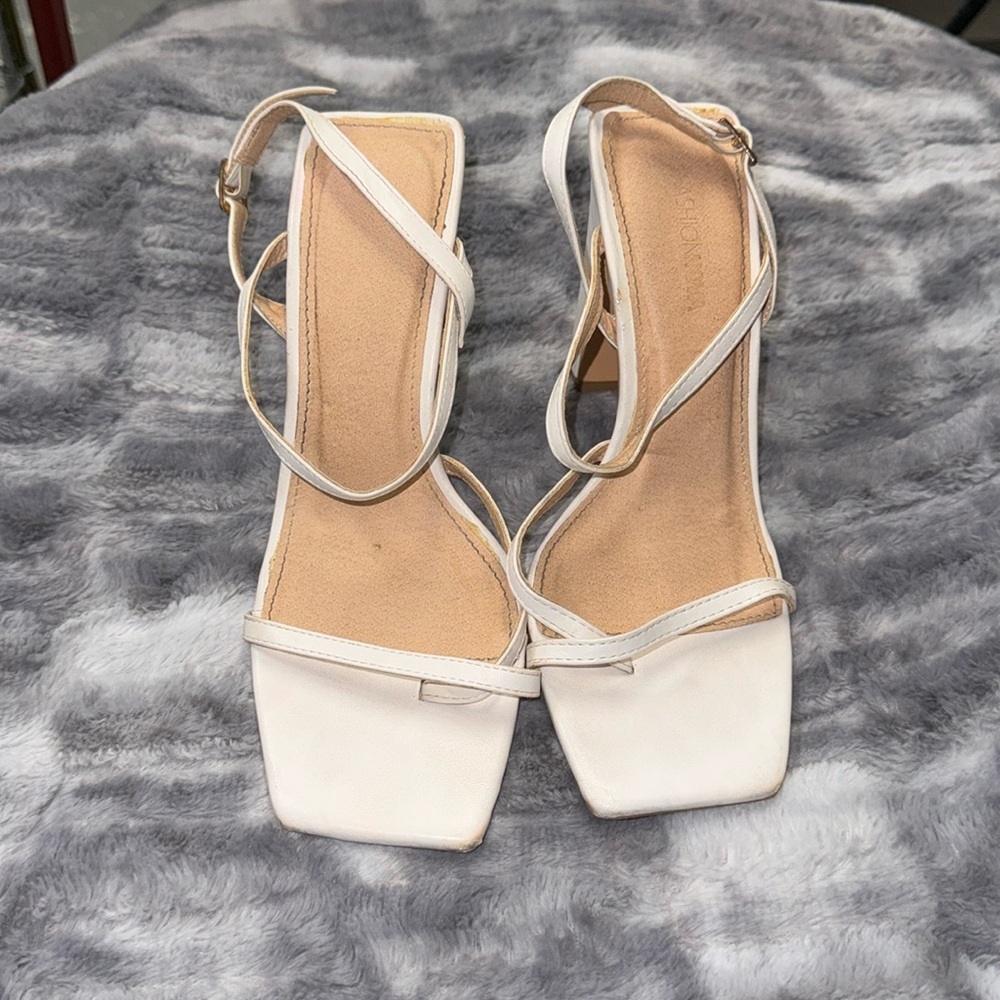 Fashion Nova White Heels 8M